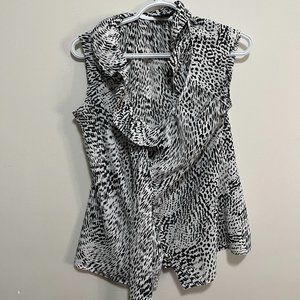 2 for 20  ⭐️ Banana republic sleeveless shirt size M